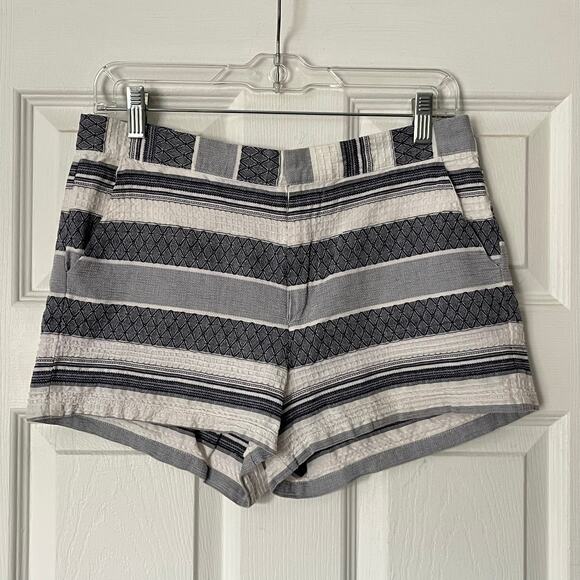 cupcakes & cashmere Pants - Cupcakes & Cashmere Textured Striped Shorts - Size 6